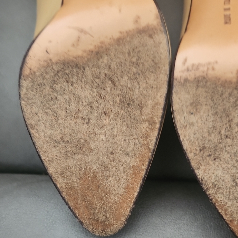 Salvatore Ferragamo Beige Leather Pointed-Toe Pumps - Picture 10 of 11